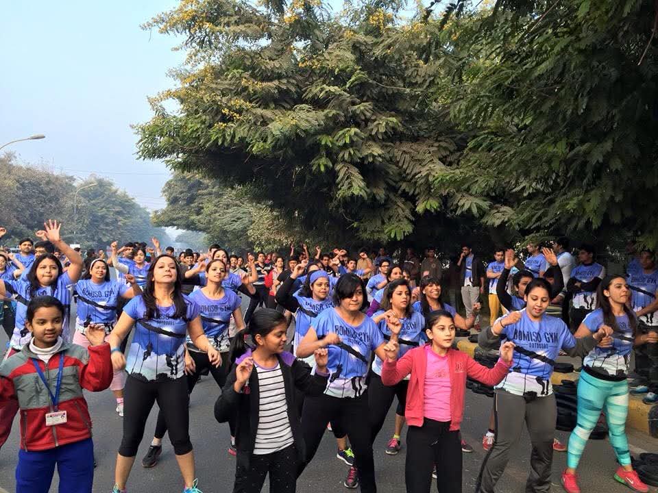 Raahgirl Event — Community workout, hundreds strong
